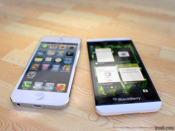 Blackberry-z10-vs-iphone-5-04.jpg