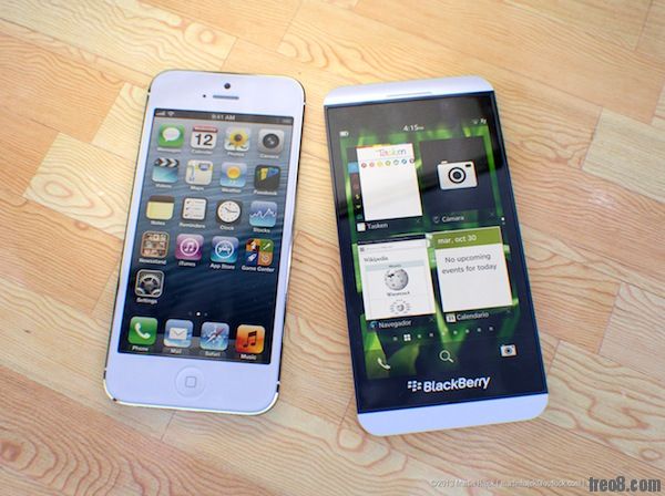 Blackberry-z10-vs-iphone-5-00.jpg