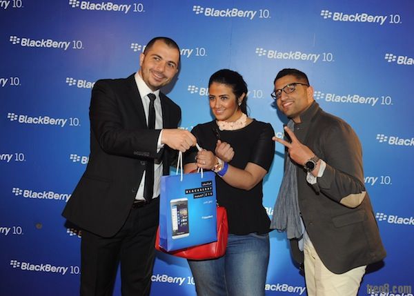 Ahmad_Olaywan__Country_Manager_for_BlackBerry_and_Ali_Najim_with_the_Marina_FM_winner.jpg