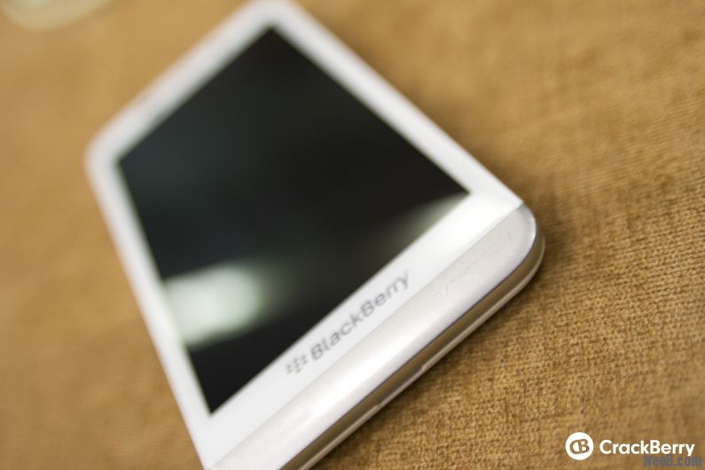 blackberry-z30-white-8b.jpg