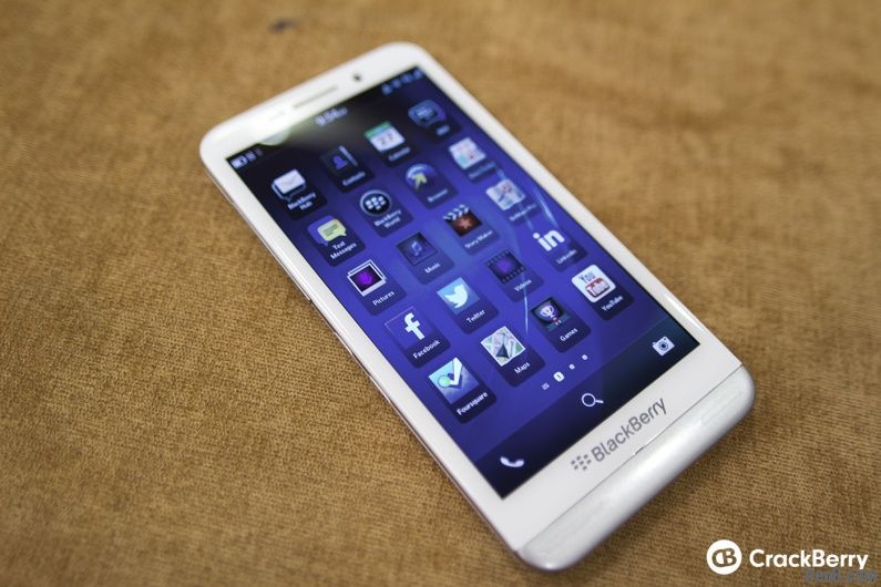 blackberry-z30-white-3b.jpg