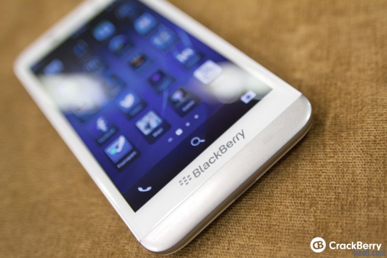 blackberry-z30-white-4b.jpg