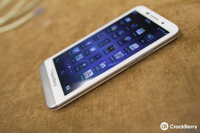 blackberry-z30-white-7b.jpg