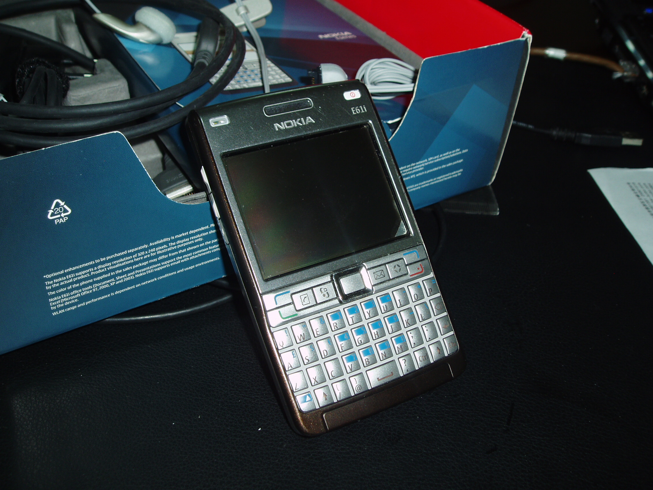 NOKIA E61ｉ 1680 RMB 或换PALM 750 机